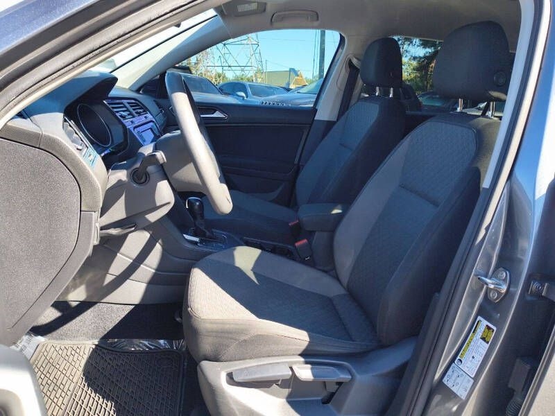 Volkswagen Tiguan 2.0T S FWD 2018 Volkswagen Tiguan 2.0T S FWD 2018
