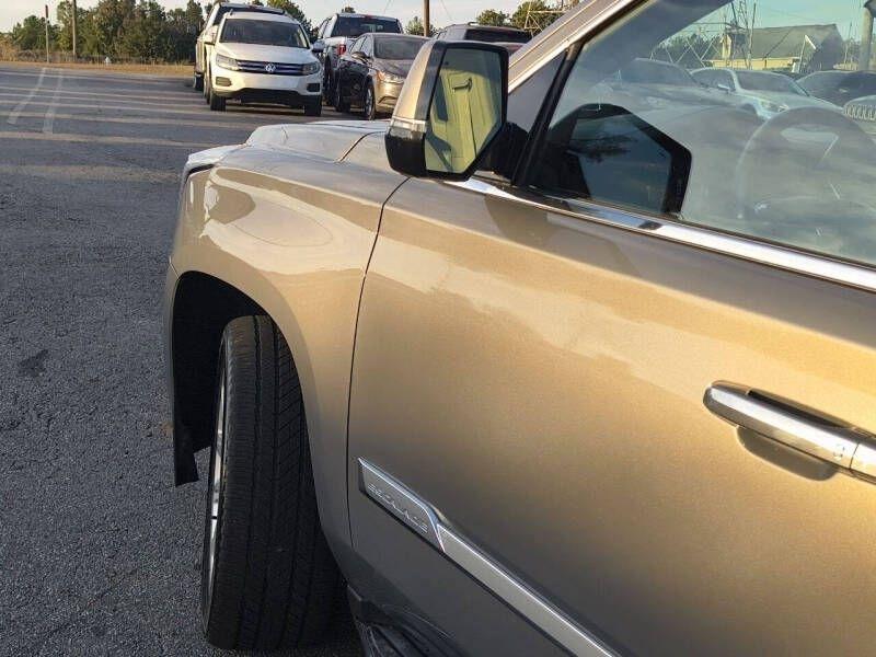 Cadillac Escalade 4WD 4dr Luxury 2018