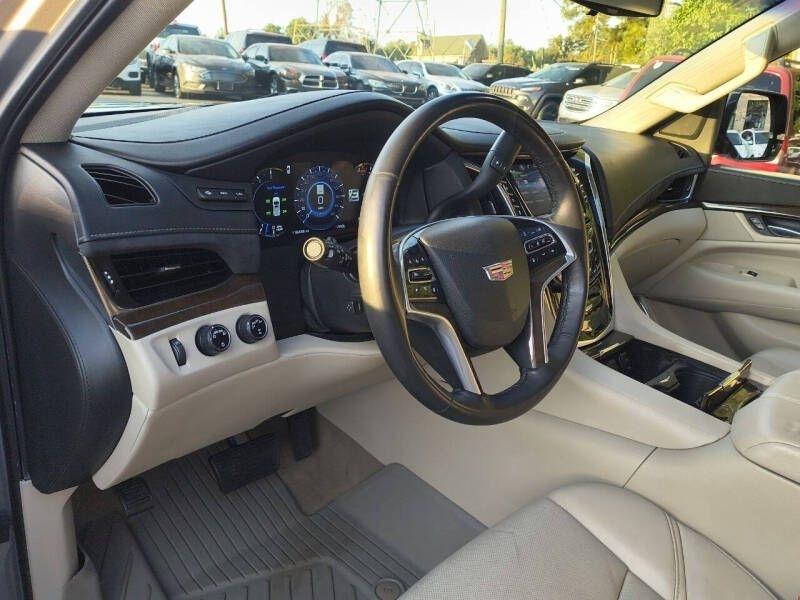 Cadillac Escalade 4WD 4dr Luxury 2018