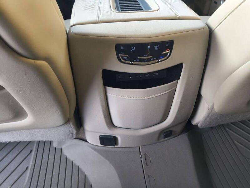 Cadillac Escalade 4WD 4dr Luxury 2018