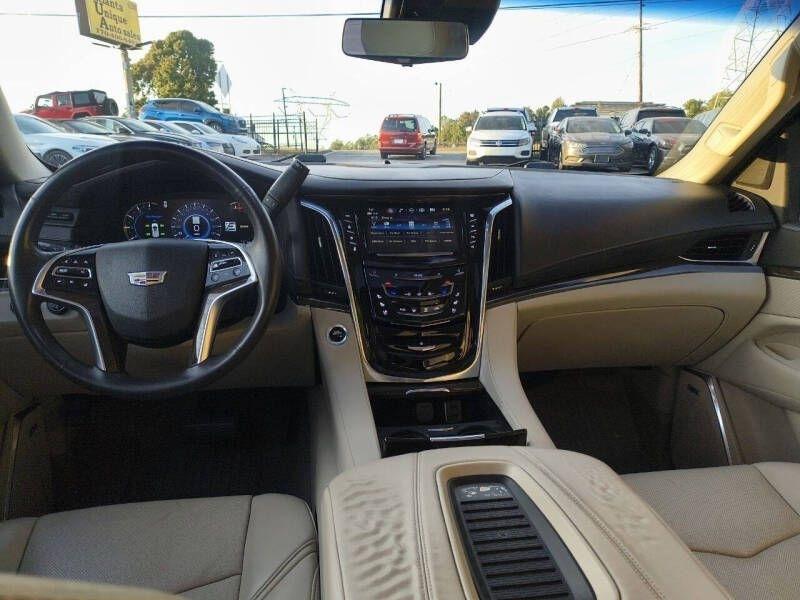 Cadillac Escalade 4WD 4dr Luxury 2018