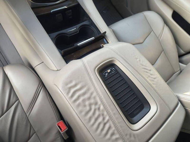 Cadillac Escalade 4WD 4dr Luxury 2018