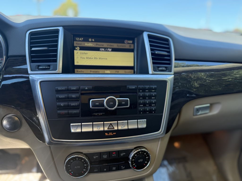 Mercedes-Benz M-Class 4MATIC 4dr ML 350 2012 Mercedes-Benz M-Class 4MATIC 4dr ML 350 2012