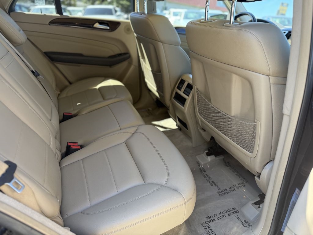 Mercedes-Benz M-Class 4MATIC 4dr ML 350 2012 Mercedes-Benz M-Class 4MATIC 4dr ML 350 2012