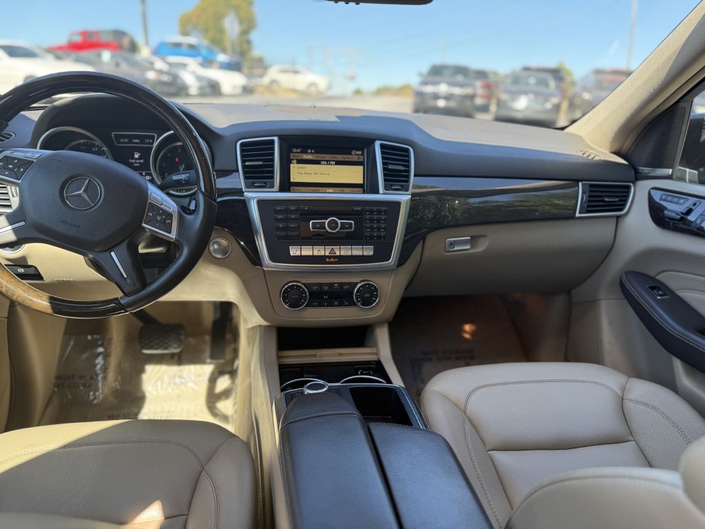 Mercedes-Benz M-Class 4MATIC 4dr ML 350 2012 Mercedes-Benz M-Class 4MATIC 4dr ML 350 2012