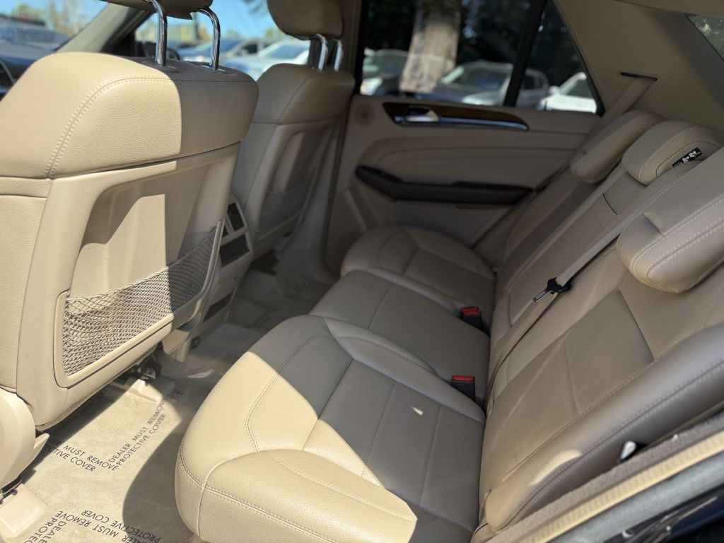 Mercedes-Benz M-Class 4MATIC 4dr ML 350 2012 Mercedes-Benz M-Class 4MATIC 4dr ML 350 2012