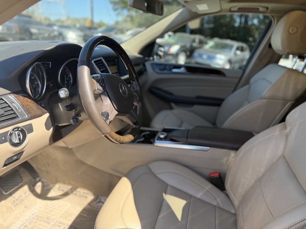 Mercedes-Benz M-Class 4MATIC 4dr ML 350 2012 Mercedes-Benz M-Class 4MATIC 4dr ML 350 2012