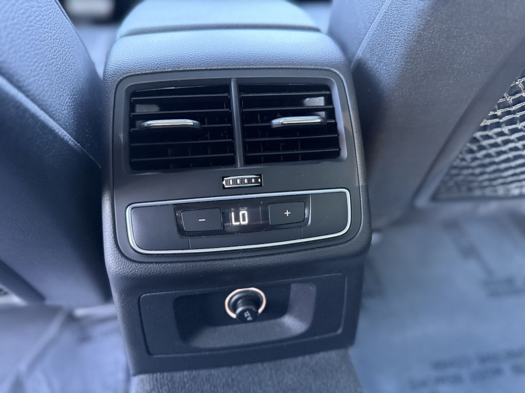 Audi A4 2.0 TFSI Auto Premium quattro AWD 2017 Audi A4 2.0 TFSI Auto Premium quattro AWD 2017