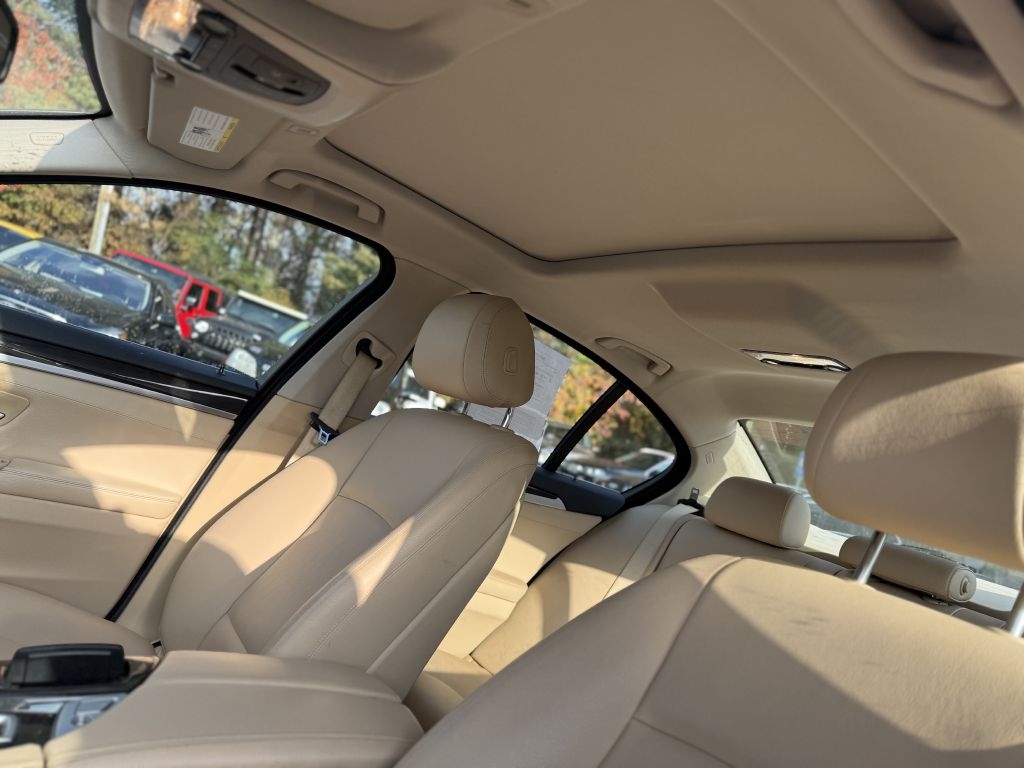 BMW 5 Series 4dr Sdn 535i RWD 2014