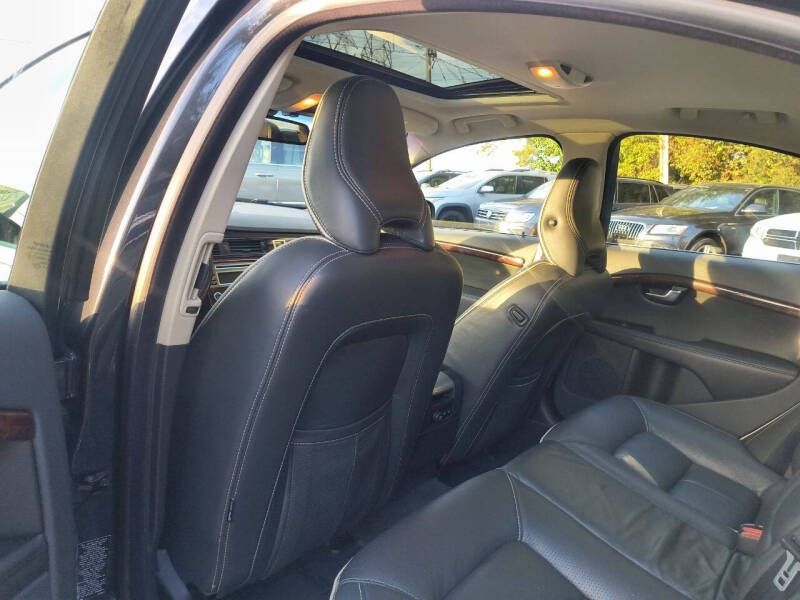 Volvo S80 4dr Sdn V8 AWD 2010 Volvo S80 4dr Sdn V8 AWD 2010