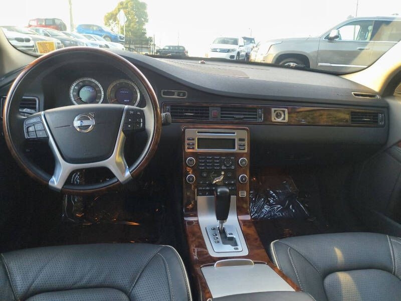 Volvo S80 4dr Sdn V8 AWD 2010 Volvo S80 4dr Sdn V8 AWD 2010