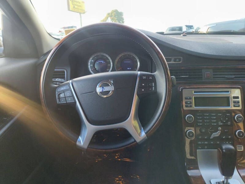 Volvo S80 4dr Sdn V8 AWD 2010 Volvo S80 4dr Sdn V8 AWD 2010