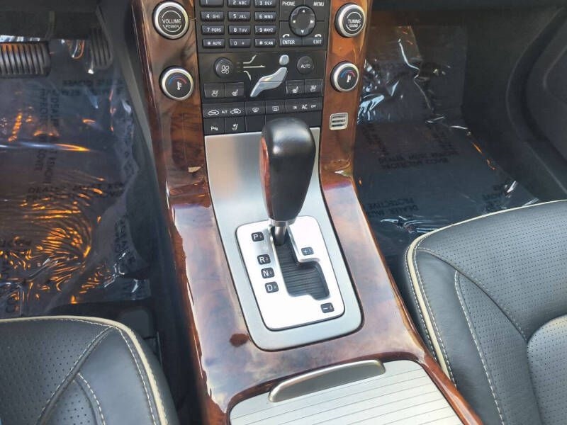 Volvo S80 4dr Sdn V8 AWD 2010 Volvo S80 4dr Sdn V8 AWD 2010