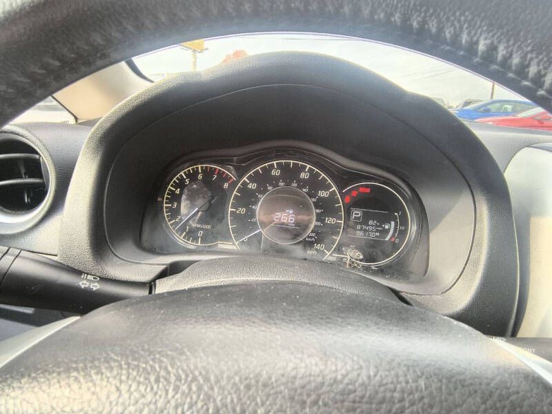 Nissan Versa Note 5dr HB CVT 1.6 SV 2015