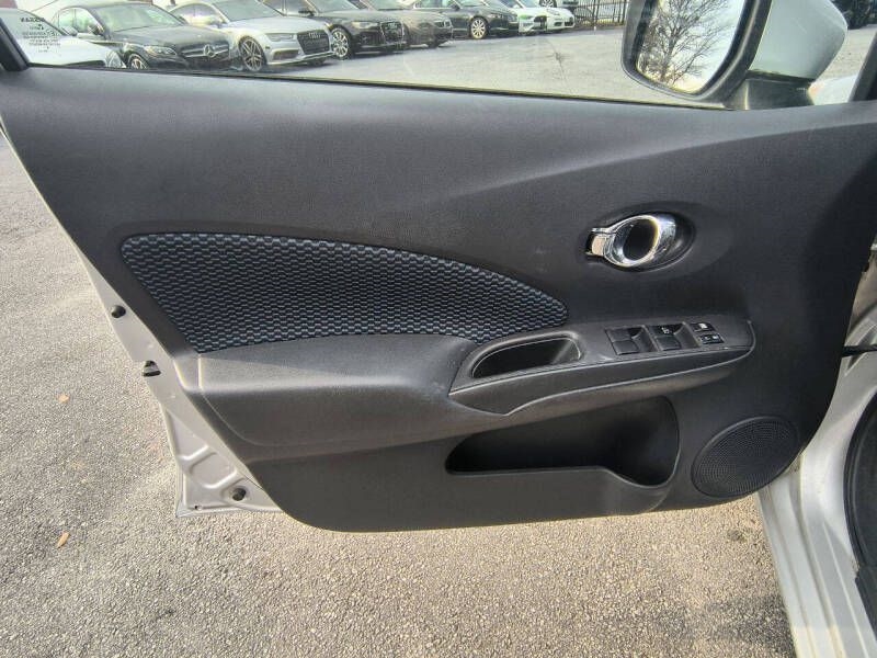 Nissan Versa Note 5dr HB CVT 1.6 SV 2015