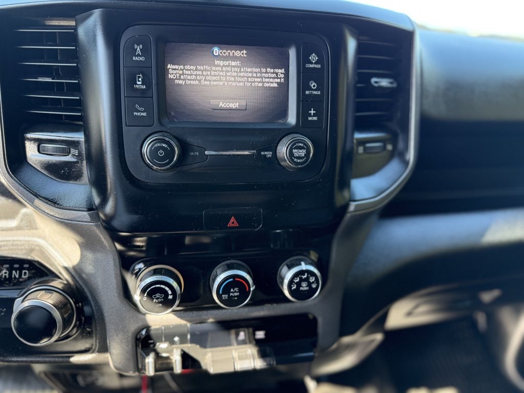 RAM 2500 Tradesman 4x4 Crew Cab 8' Box 2022