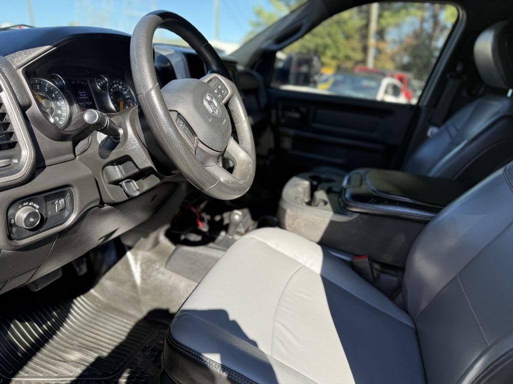 RAM 2500 Tradesman 4x4 Crew Cab 8' Box 2022