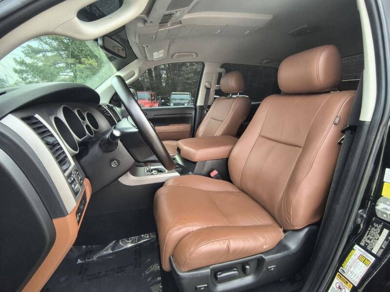 Toyota Tundra 4WD Truck CrewMax 5.7L V8 6-Spd AT LTD (Natl) 2010