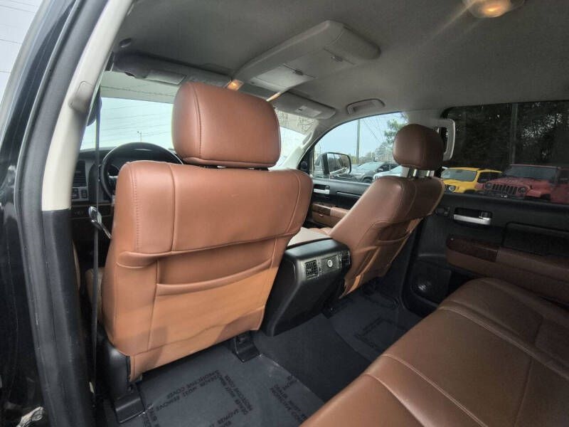 Toyota Tundra 4WD Truck CrewMax 5.7L V8 6-Spd AT LTD (Natl) 2010