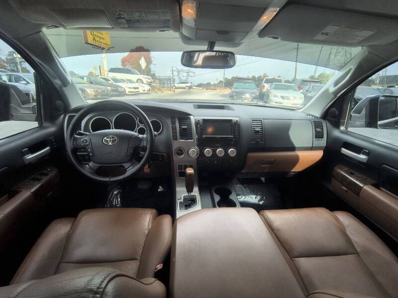 Toyota Tundra 4WD Truck CrewMax 5.7L V8 6-Spd AT LTD (Natl) 2010