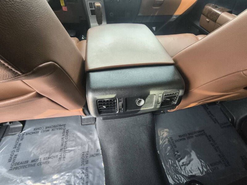 Toyota Tundra 4WD Truck CrewMax 5.7L V8 6-Spd AT LTD (Natl) 2010