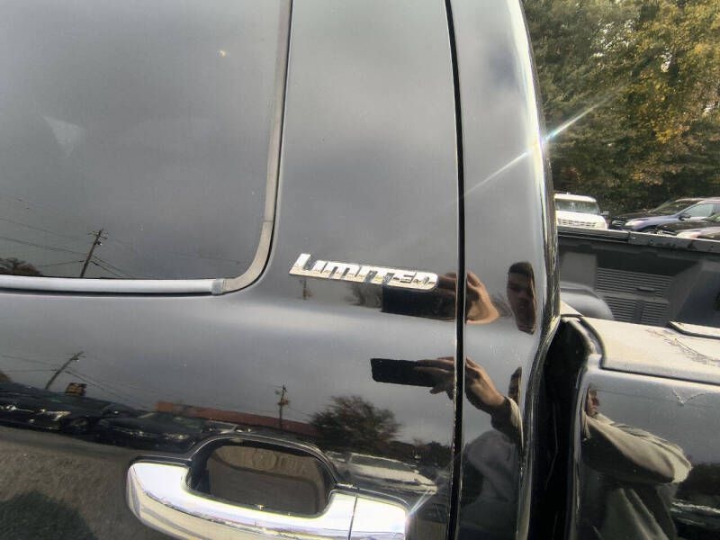 Toyota Tundra 4WD Truck CrewMax 5.7L V8 6-Spd AT LTD (Natl) 2010