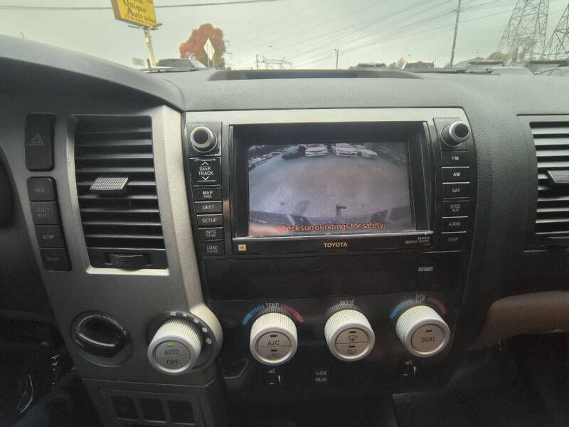 Toyota Tundra 4WD Truck CrewMax 5.7L V8 6-Spd AT LTD (Natl) 2010