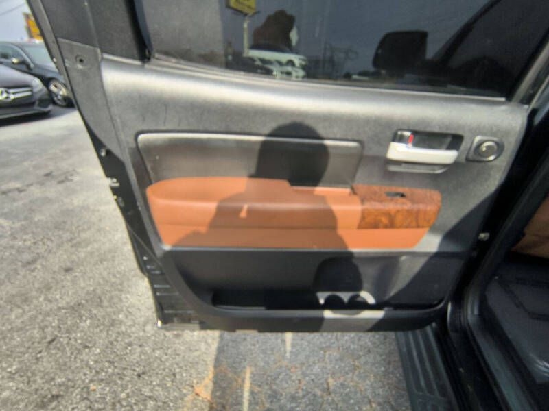 Toyota Tundra 4WD Truck CrewMax 5.7L V8 6-Spd AT LTD (Natl) 2010