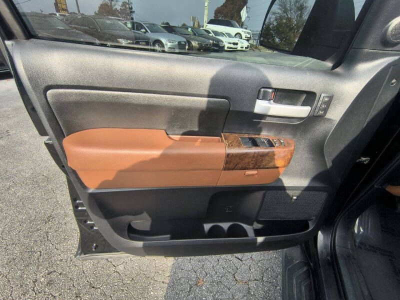 Toyota Tundra 4WD Truck CrewMax 5.7L V8 6-Spd AT LTD (Natl) 2010