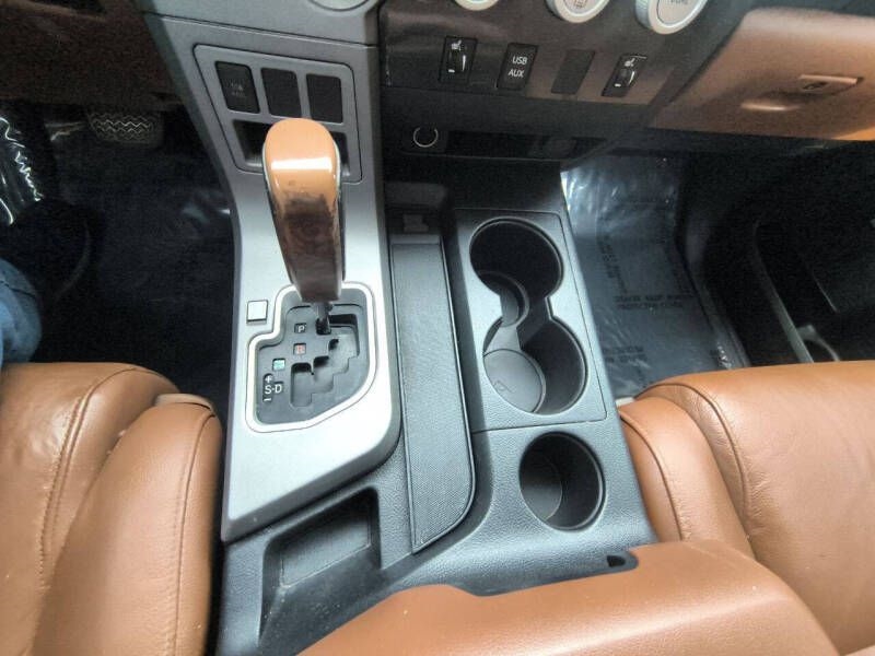 Toyota Tundra 4WD Truck CrewMax 5.7L V8 6-Spd AT LTD (Natl) 2010