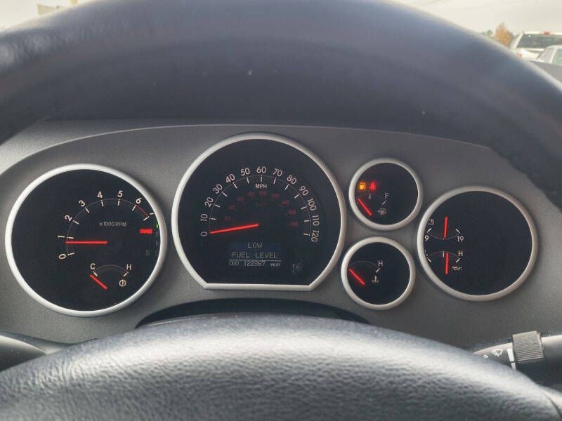 Toyota Tundra 4WD Truck CrewMax 5.7L V8 6-Spd AT LTD (Natl) 2010