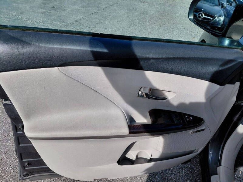 Toyota Venza 4dr Wgn V6 FWD (Natl) 2010