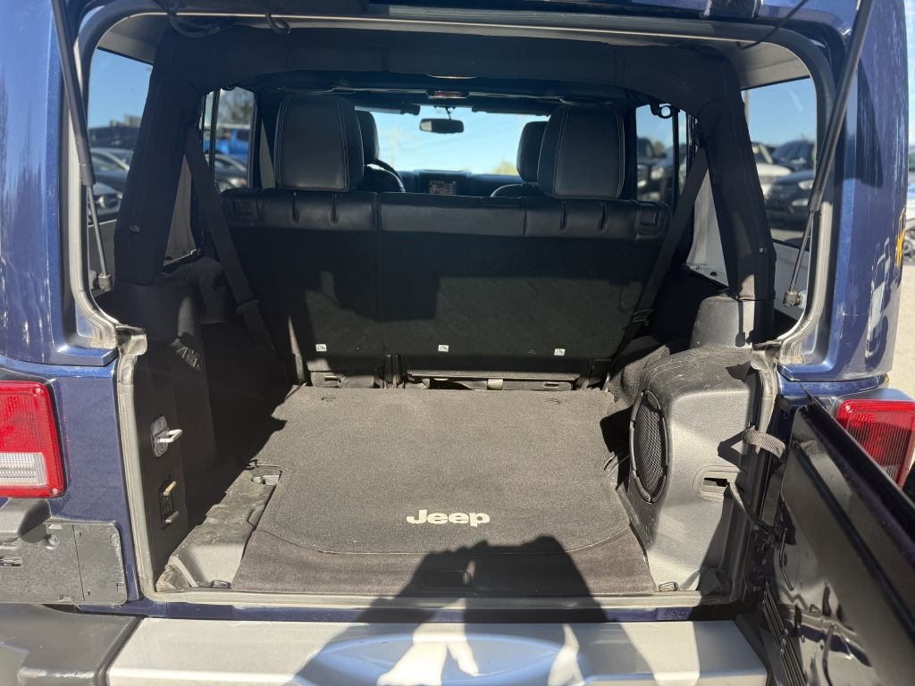 Jeep Wrangler Unlimited 4WD 4dr Sahara 2013