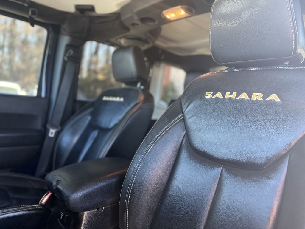 Jeep Wrangler Unlimited 4WD 4dr Sahara 2013