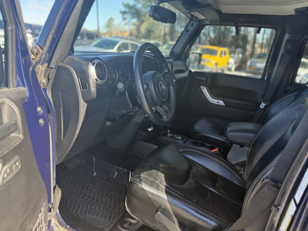 Jeep Wrangler Unlimited 4WD 4dr Sahara 2013