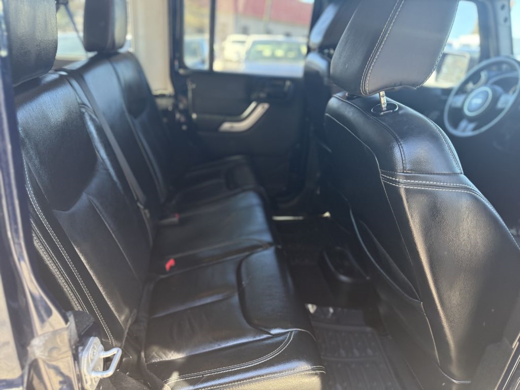 Jeep Wrangler Unlimited 4WD 4dr Sahara 2013