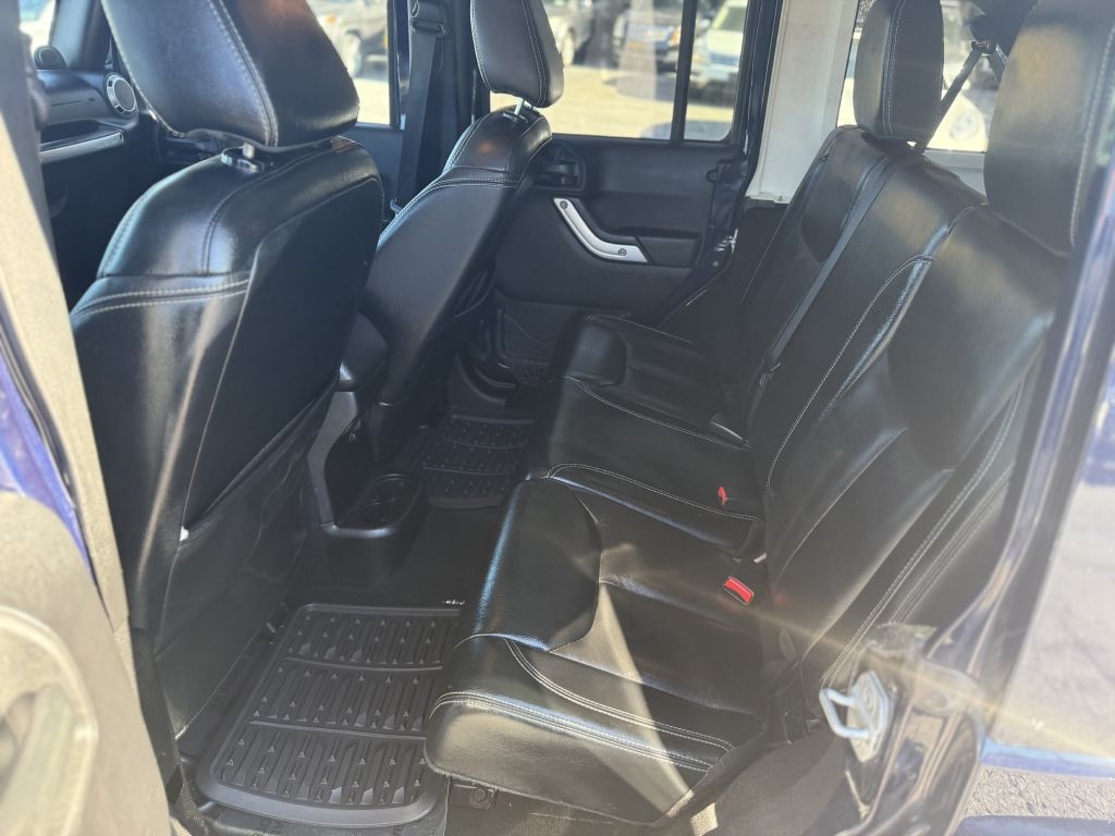 Jeep Wrangler Unlimited 4WD 4dr Sahara 2013