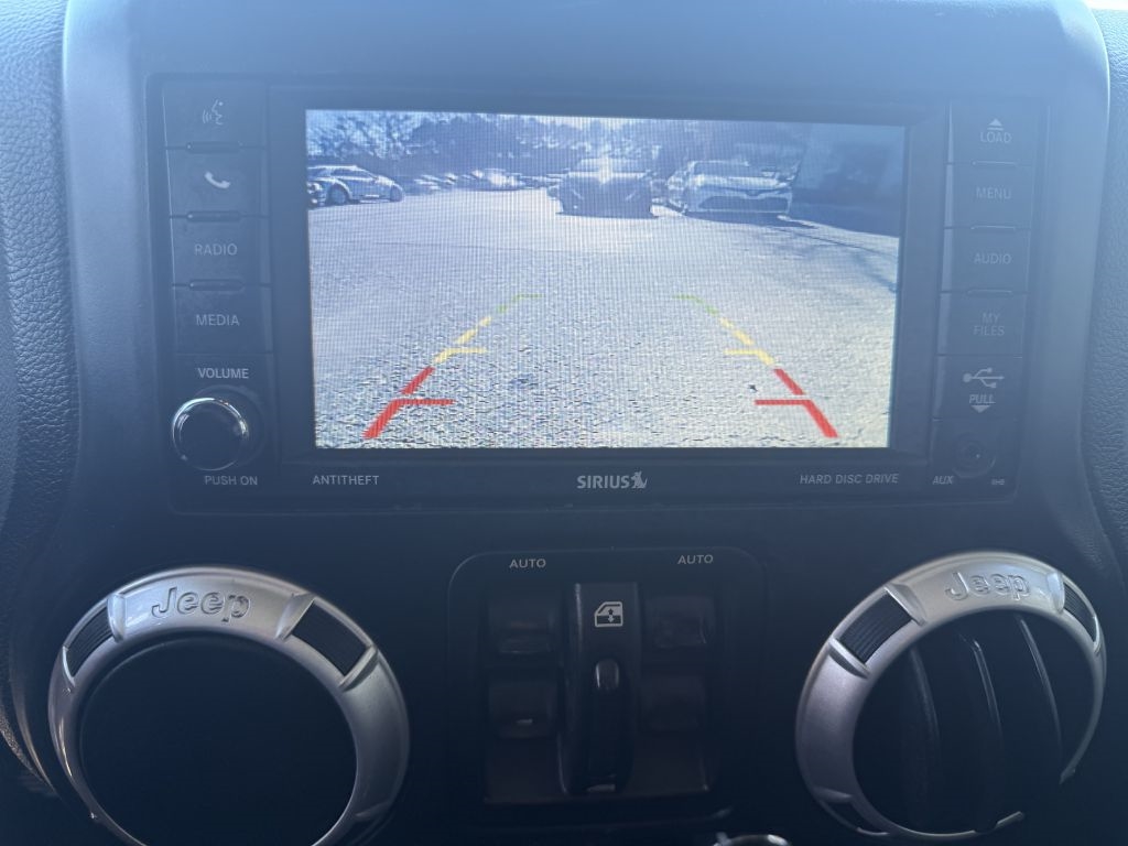 Jeep Wrangler Unlimited 4WD 4dr Sahara 2013