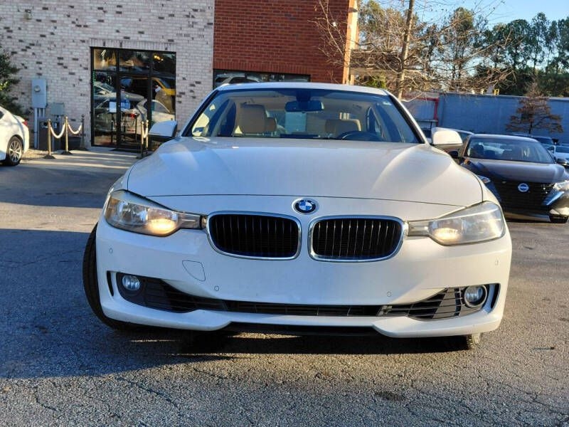 BMW 3 Series 4dr Sdn 328i RWD 2012