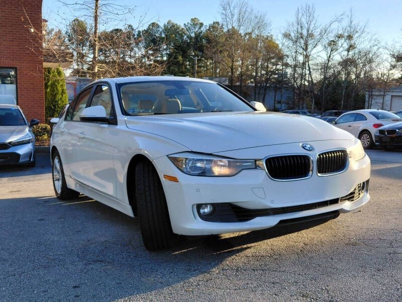 BMW 3 Series 4dr Sdn 328i RWD 2012