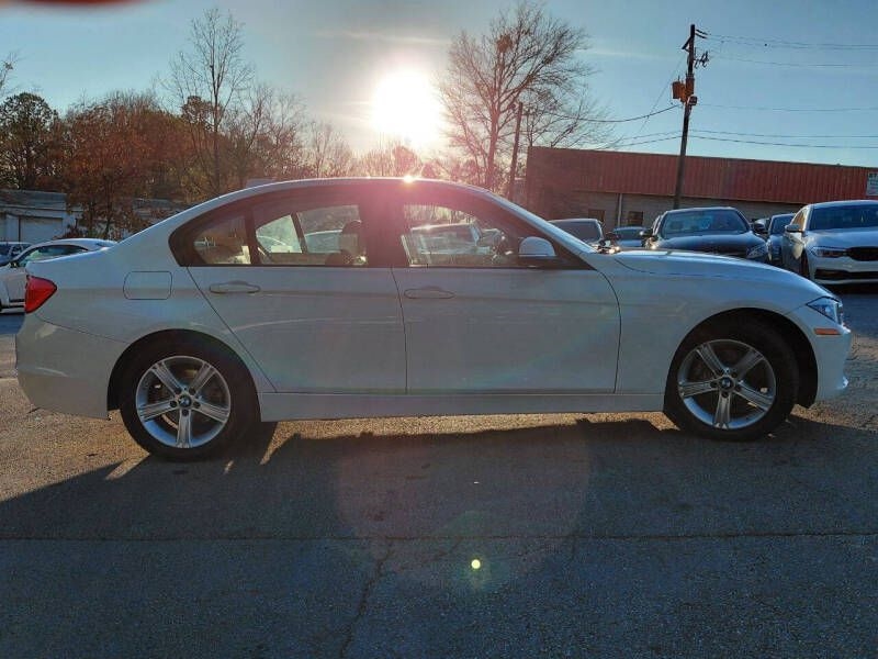 BMW 3 Series 4dr Sdn 328i RWD 2012