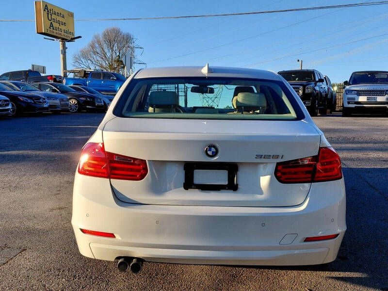 BMW 3 Series 4dr Sdn 328i RWD 2012