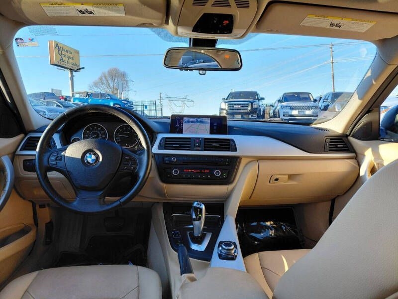 BMW 3 Series 4dr Sdn 328i RWD 2012