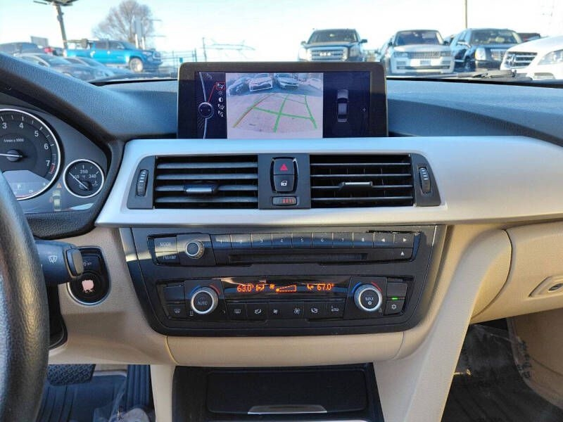 BMW 3 Series 4dr Sdn 328i RWD 2012