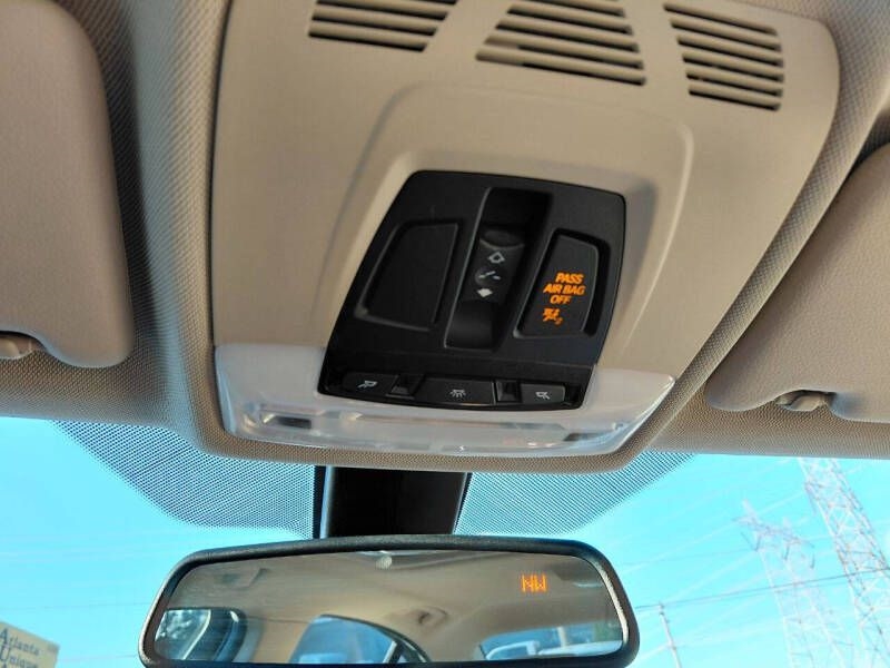 BMW 3 Series 4dr Sdn 328i RWD 2012