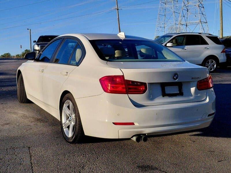 BMW 3 Series 4dr Sdn 328i RWD 2012