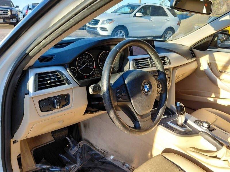 BMW 3 Series 4dr Sdn 328i RWD 2012