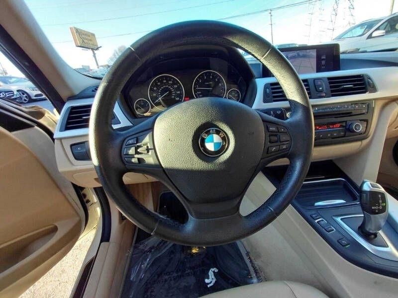 BMW 3 Series 4dr Sdn 328i RWD 2012