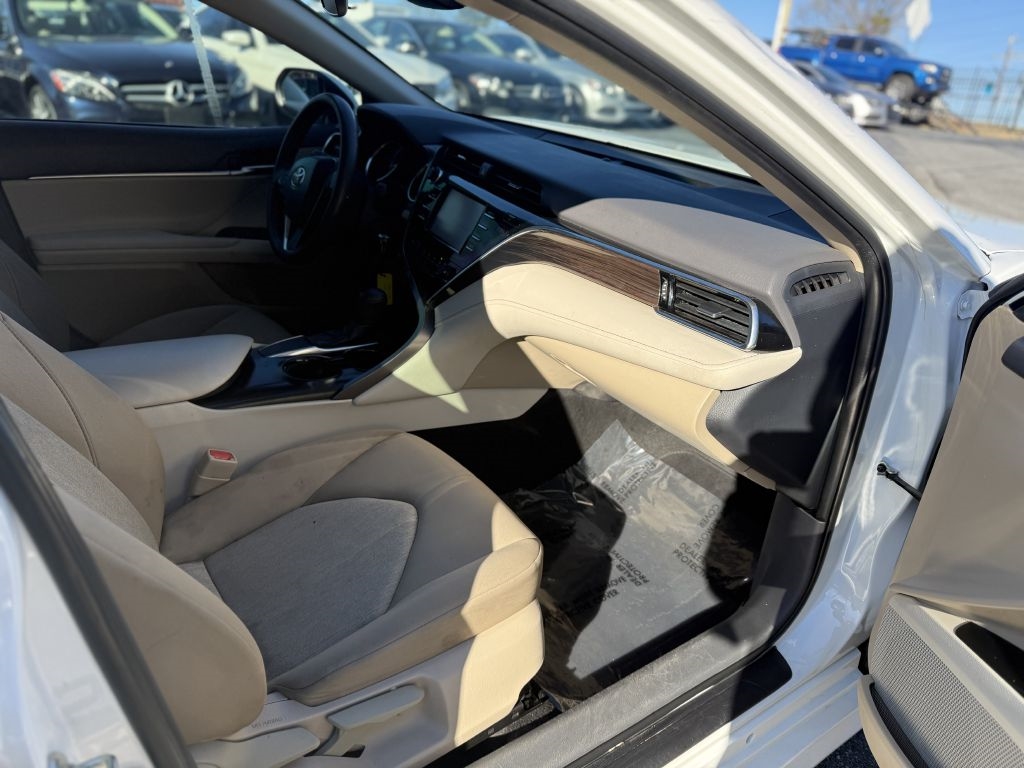 Toyota Camry XLE Auto (Natl) 2018