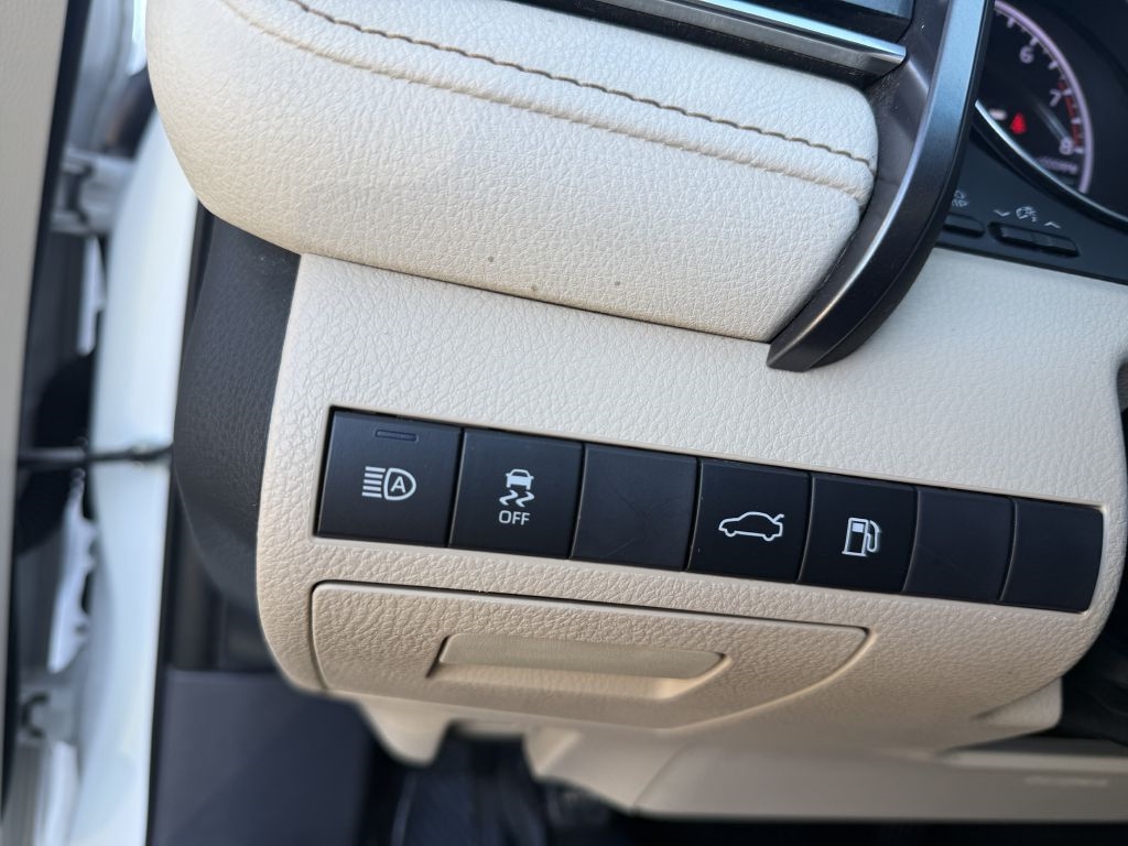 Toyota Camry XLE Auto (Natl) 2018